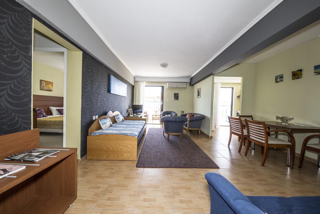 Park Apartment Paralia Dionisiou Eksteriør billede